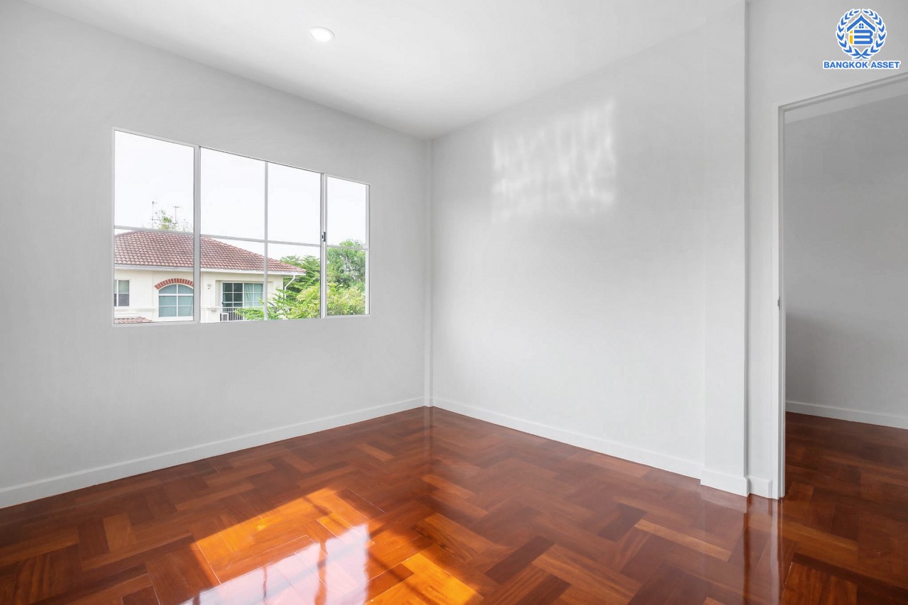 บ้านมือสองตกแต่งใหม่ แบรนด์ LH ม.มัณฑนา พุทธมณฑล-ปิ่นเกล้า หลังมุม เนื้อที่ 66.7 ตร.ว. ฟังก์ชันจัดเต็ม 3 ห้องนอน 3 ห้องน้ำ จอดรถได้ 2 คัน Facilities ครบครัน! บนทำเลดีที่สุด ใกล้ทางคู่ขนานลอยฟ้าบรมราชชนนี เชื่อมต่อถนนหลักหลายเส้นสาย, ม.มหิดล, เซ็นทรัลศาลายา ฯลฯ